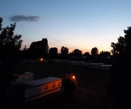 Copthorne Caravans Hotel Merston Exterior foto