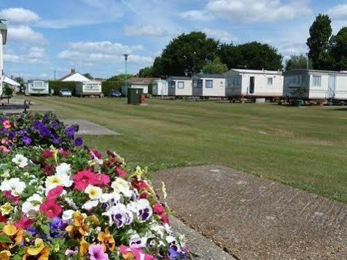 Copthorne Caravans Hotel Merston Exterior foto