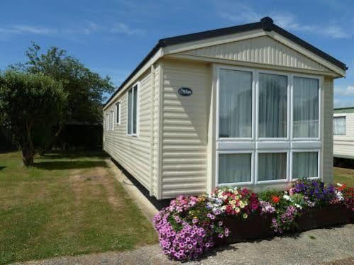 Copthorne Caravans Hotel Merston Exterior foto